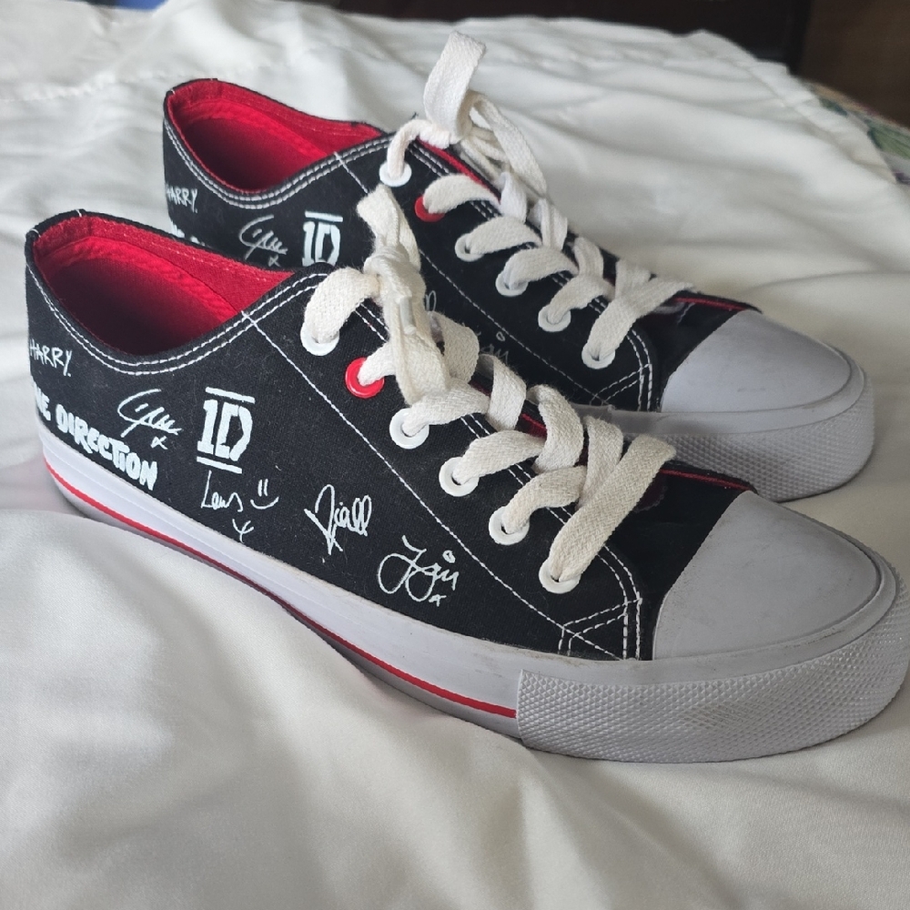 One Direction 'Signed' Black Low Top Sneakers